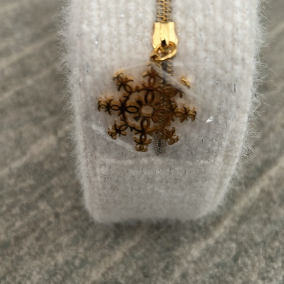 NWT Chanel White Elegant Accessory bag - Picture 2 of 4